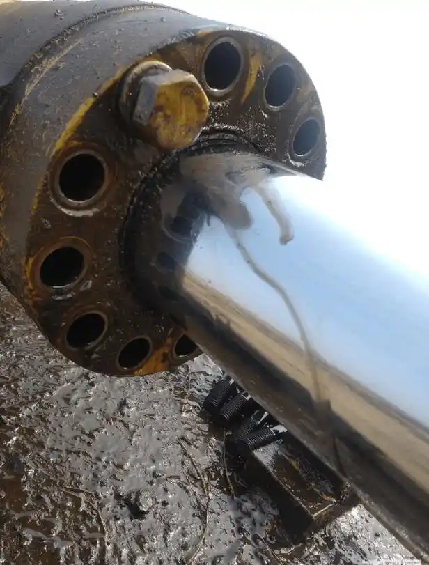 Vilka är de vanliga orsakerna till oljeläckage i hydrauliska cylindrar？